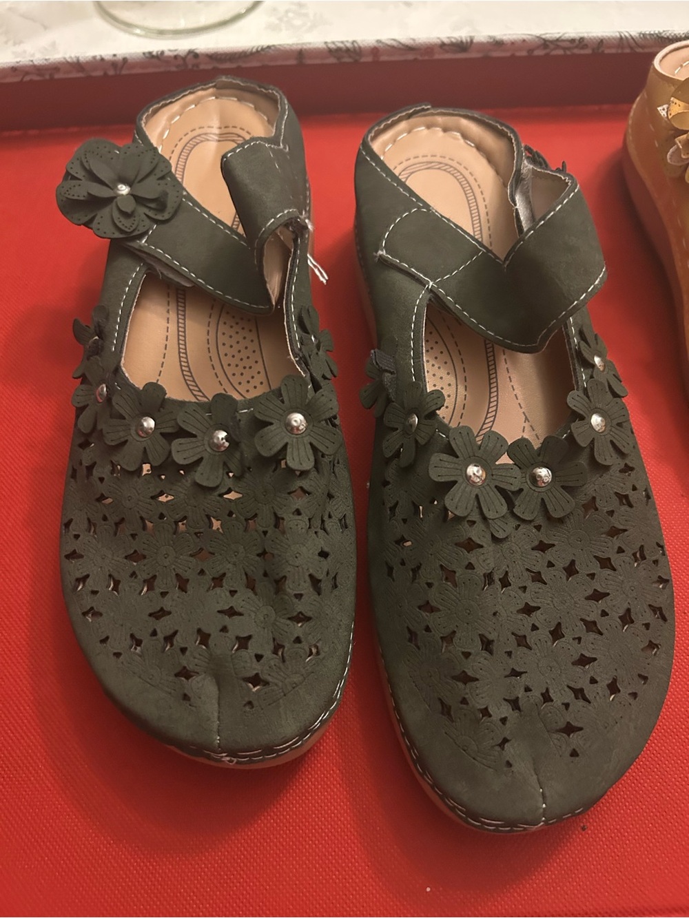 Girls Floral Cutout Mary Jane Sandals - Olive Green
